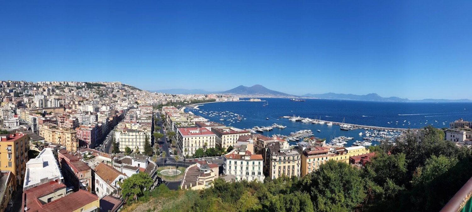 Panorama di Napoli da Posillipo la Terrazza di Sant’Antonio guido