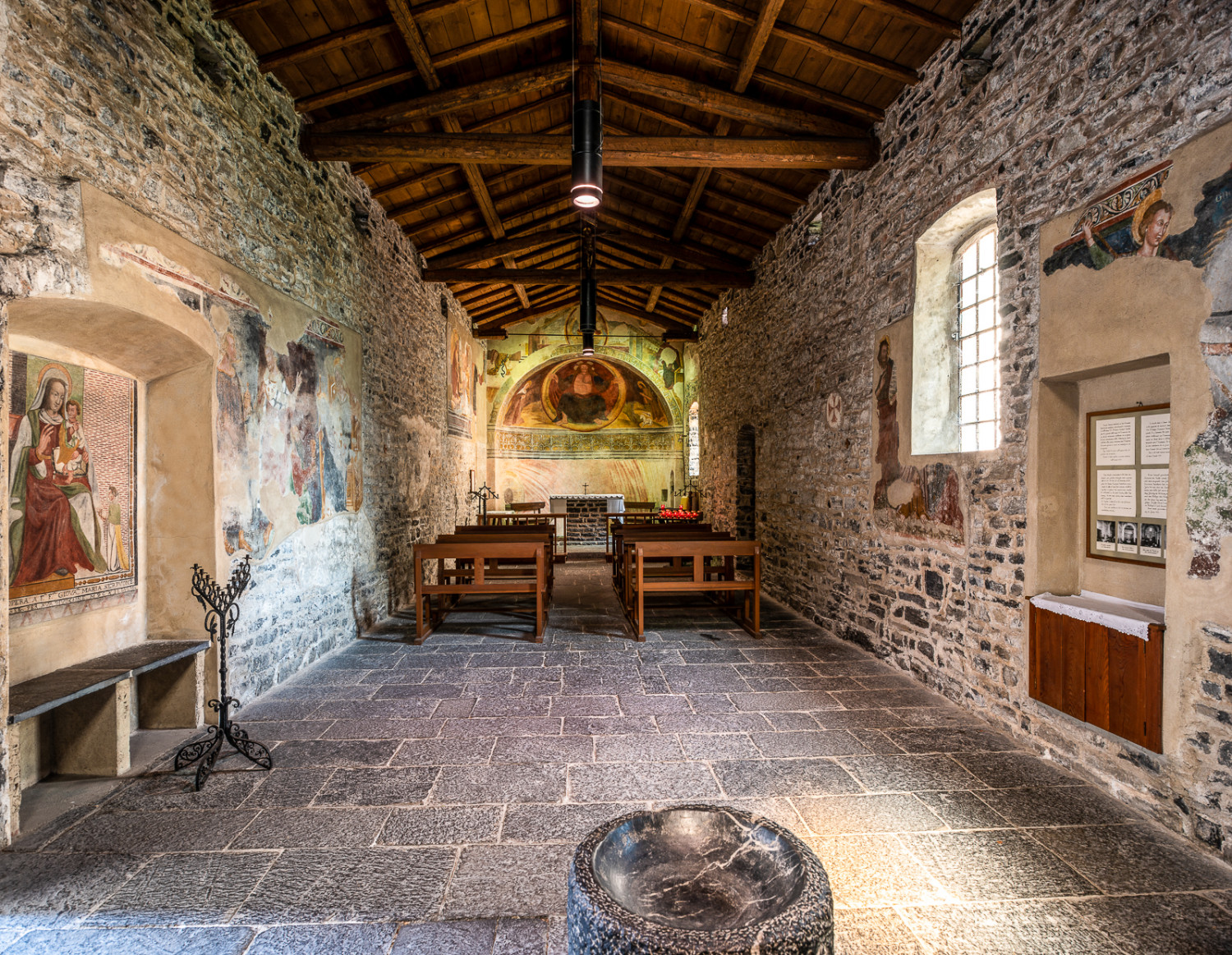chiesa di San Giovanni Battista interno Varenna brindone 2802527